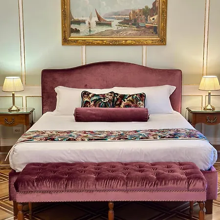 בית הארחה Palazzo Monga Boutique 4*