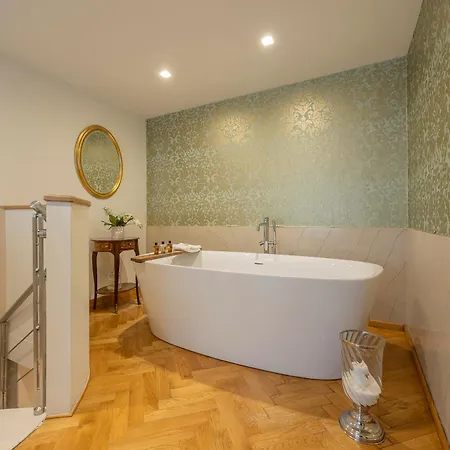Palazzo Monga Boutique Guesthouse 4*
