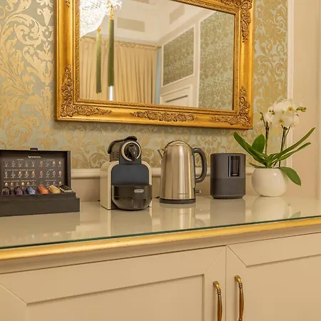 בית הארחה Palazzo Monga Boutique 4*
