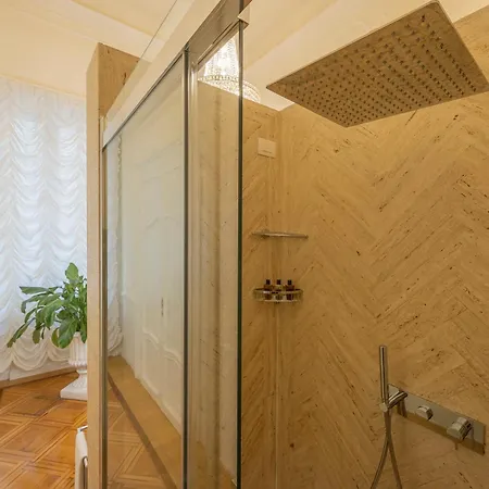 Palazzo Monga Boutique 4* ורונה