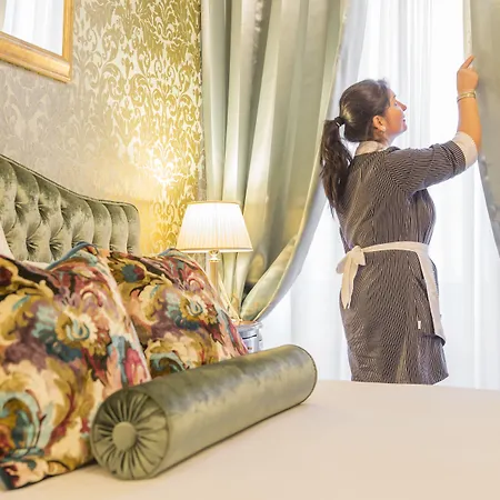 Palazzo Monga Boutique Guesthouse 4* Verona