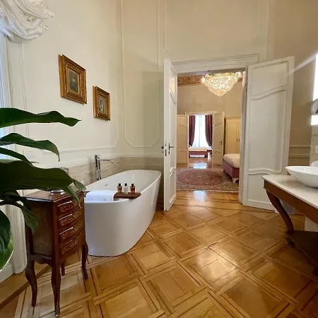 Palazzo Monga Boutique Guesthouse 4* Verona