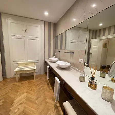 Palazzo Monga Boutique Guesthouse 4* Verona