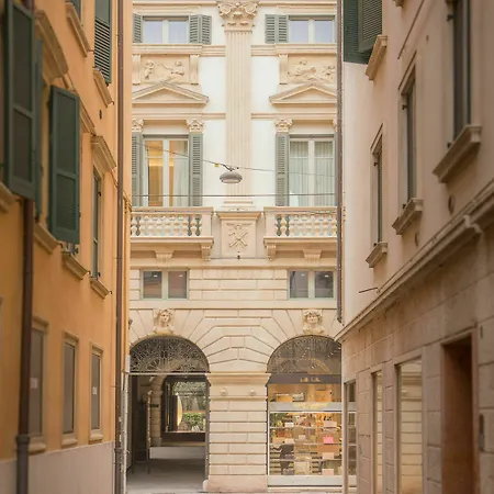 Palazzo Monga Boutique Guesthouse 4* Verona